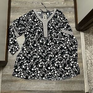 Maurices Black and White Floral V-neck Tunic